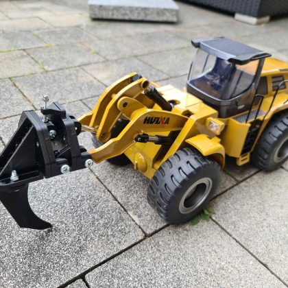 Huina 583 XXL Bodenreißer