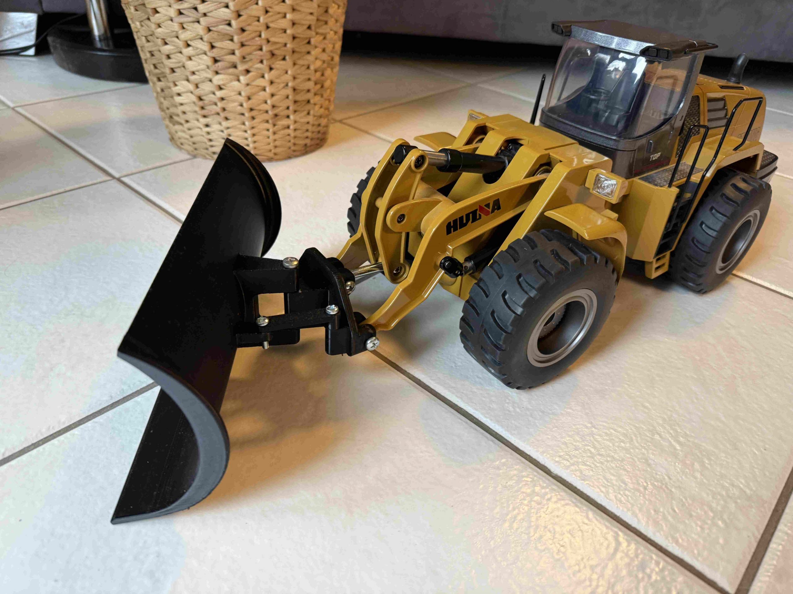 Huina 1583/Amewi/Volvo Radlader - verstellbares Schneeschild/Schiebeschild – Bild 6